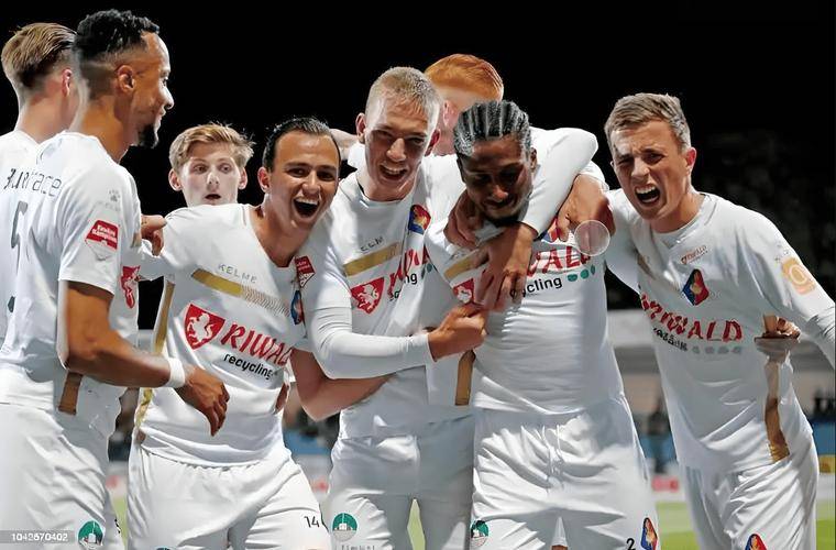 九游-关于托特纳姆训练开放日，加时末段回应争议引欢呼，荷甲在即，轮换策略成焦点的信息-九游